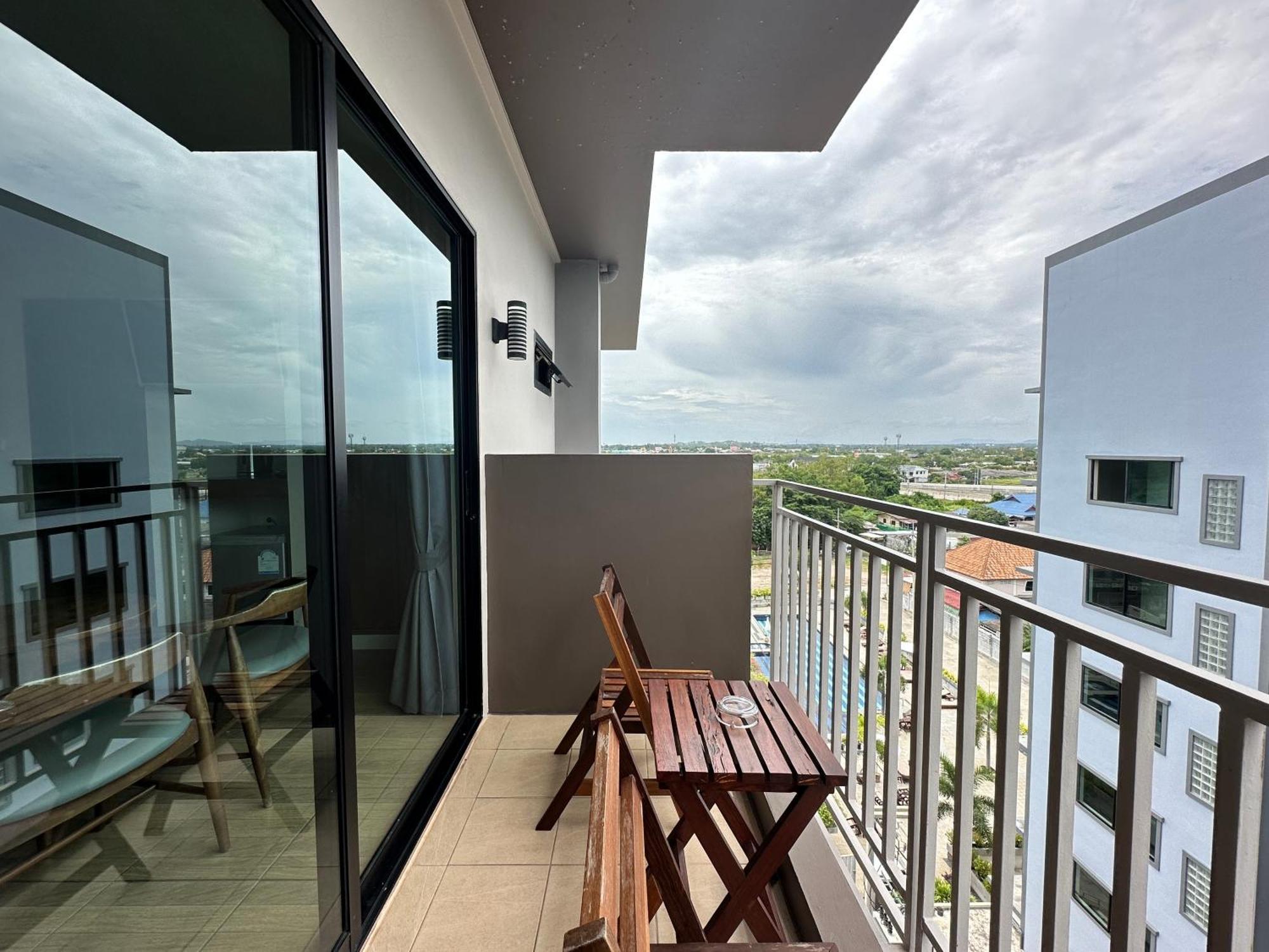 Mangrove Prestige Hotel Praia de Jomtien Exterior foto